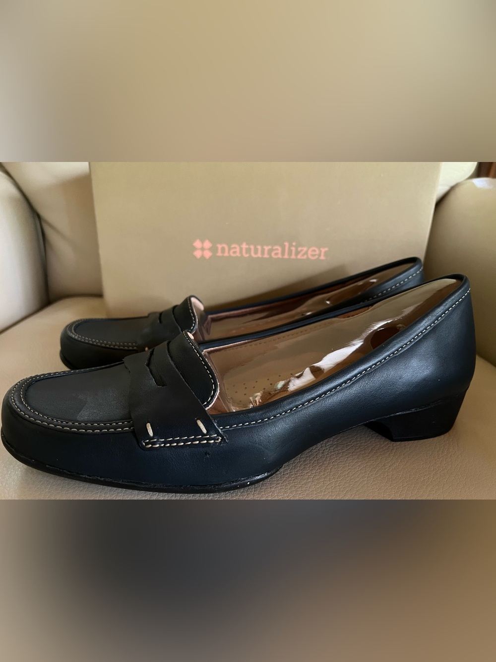 Naturalizer Honovi Navy Leather Loafers Size 10M NEW Comfort Shoes